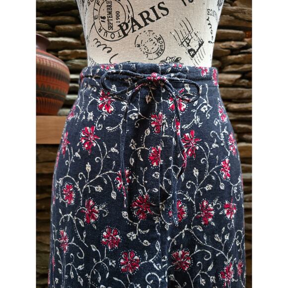 Size 10 First Option Floral Capris - Picture 2 of 6